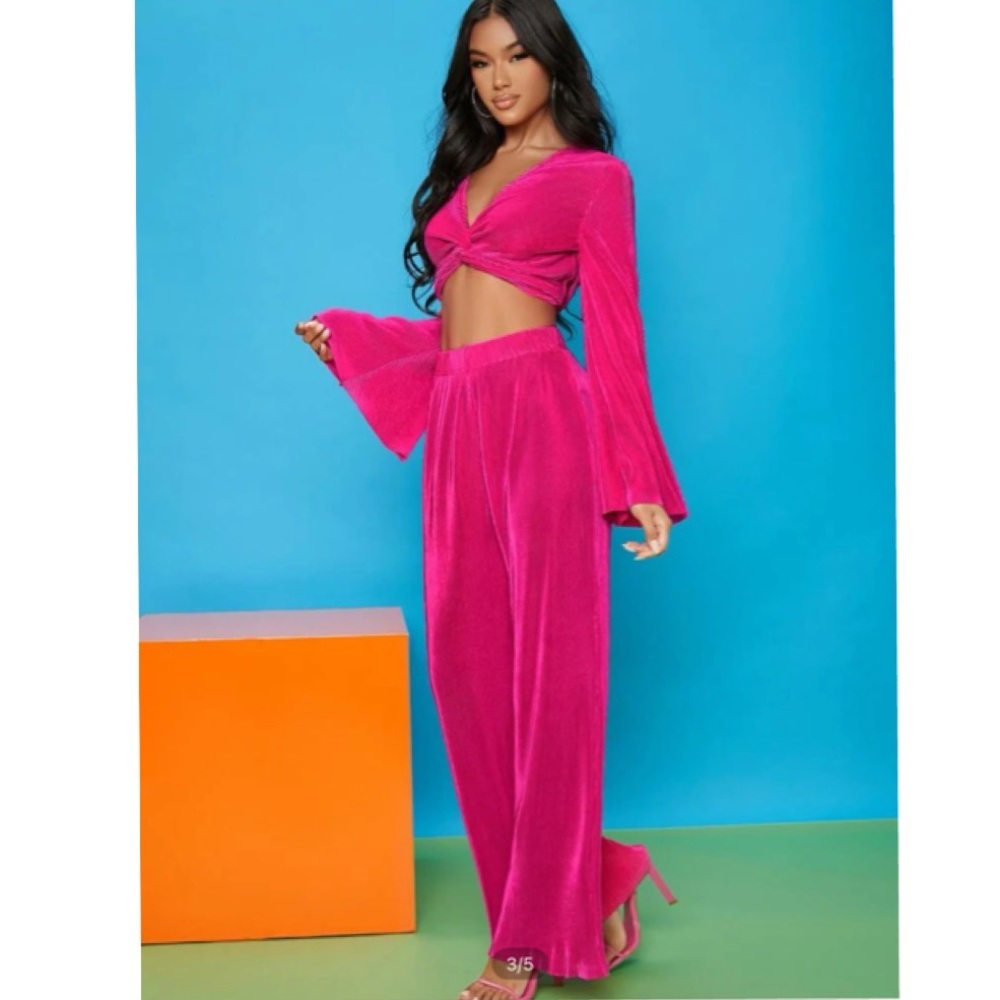 Twist font trumpet sleeve top & wide leg pants